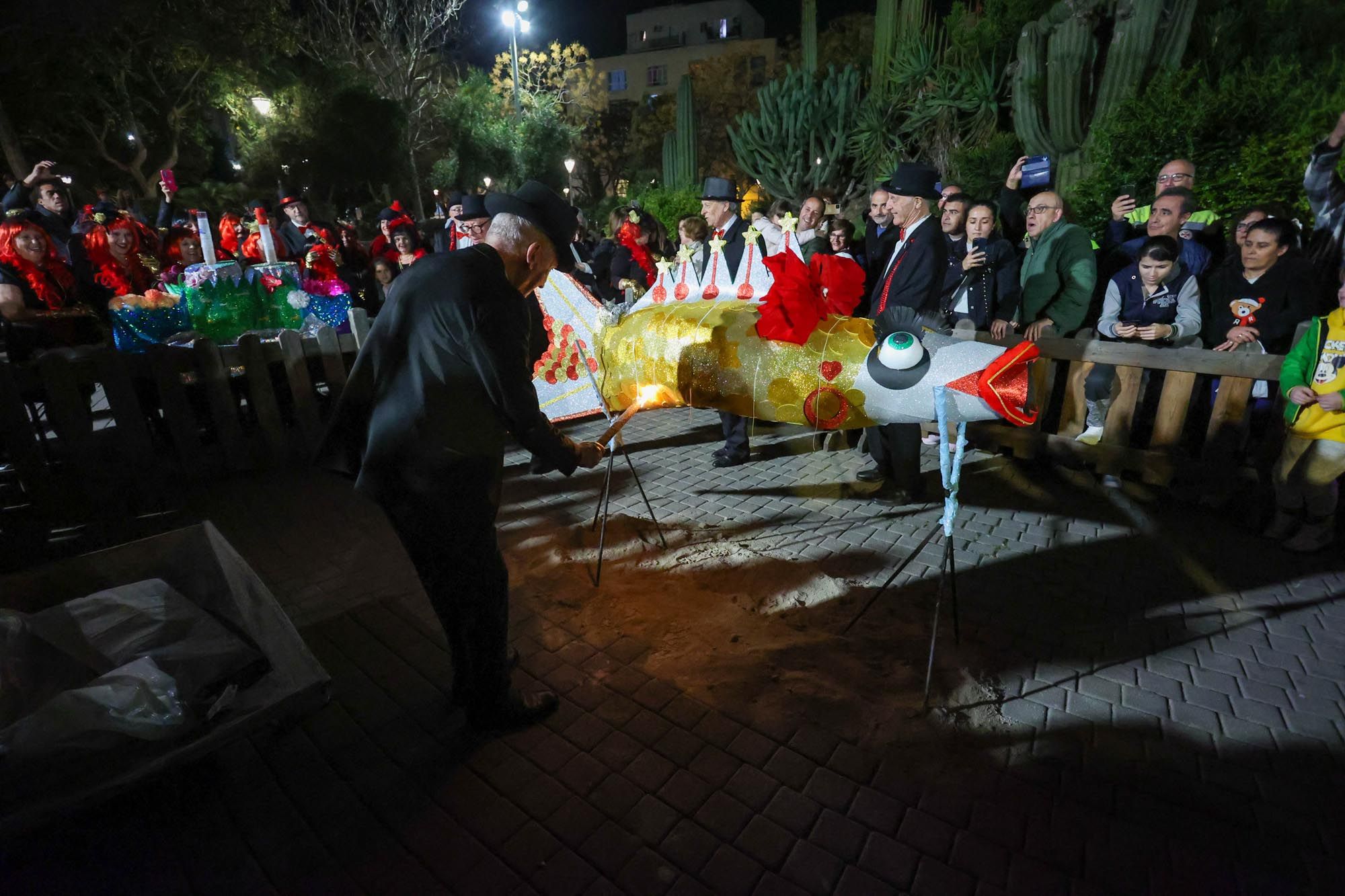 El entierro de la sardina culmina el Carnaval de Ibiza