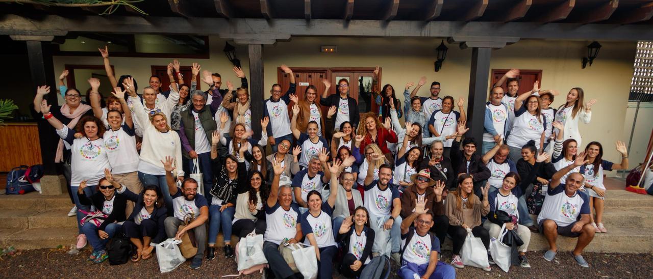 Técnicos de EAPN-Canarias y participantes de varios proyectos en un encuentro en Telde (Gran Canaria).