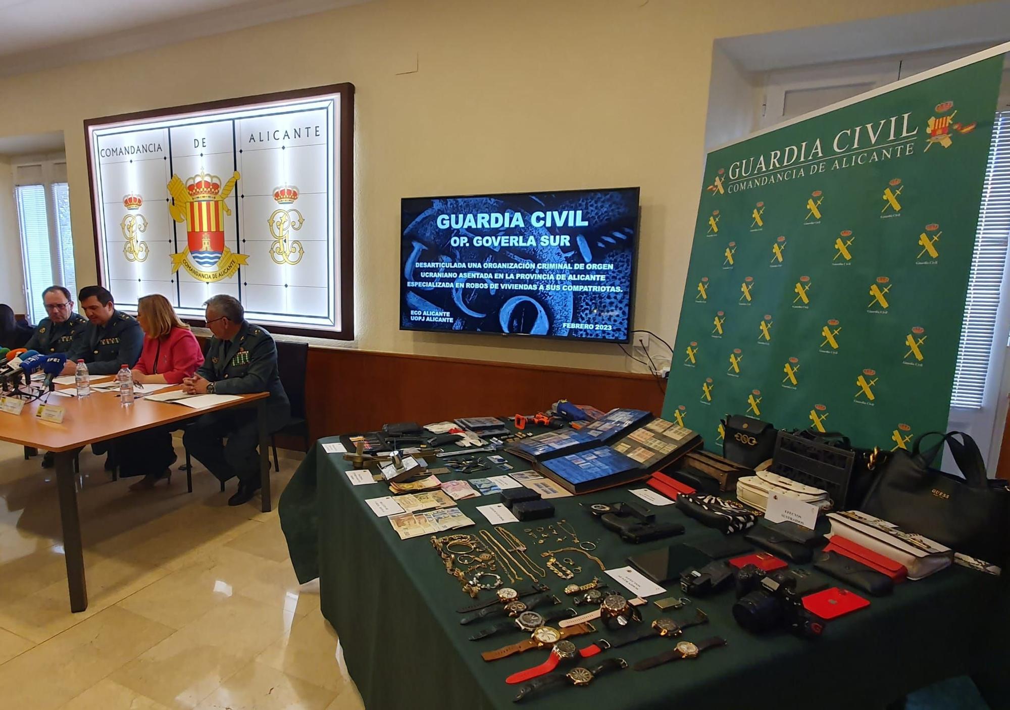 Artículos recuperados por la Guardia Civil que una banda ucraniana robaba a compatriotas refugiados en la Vega Baja