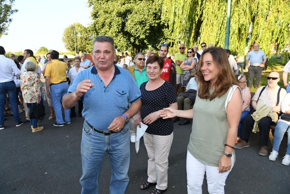 Inés Rey lee el pregón de Os Castros