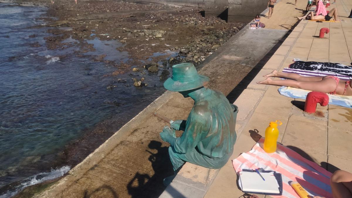 Roban por cuarta vez la caña a la escultura del pescador en el muelle de Arinaga