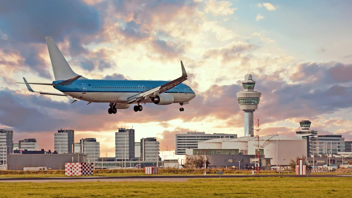 El truco para viajar más barato que algunas aerolíneas no quieren que descubras.