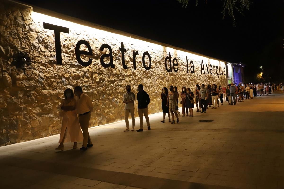 Pablo López encandila a sus fans en el Teatro de la Axerquía