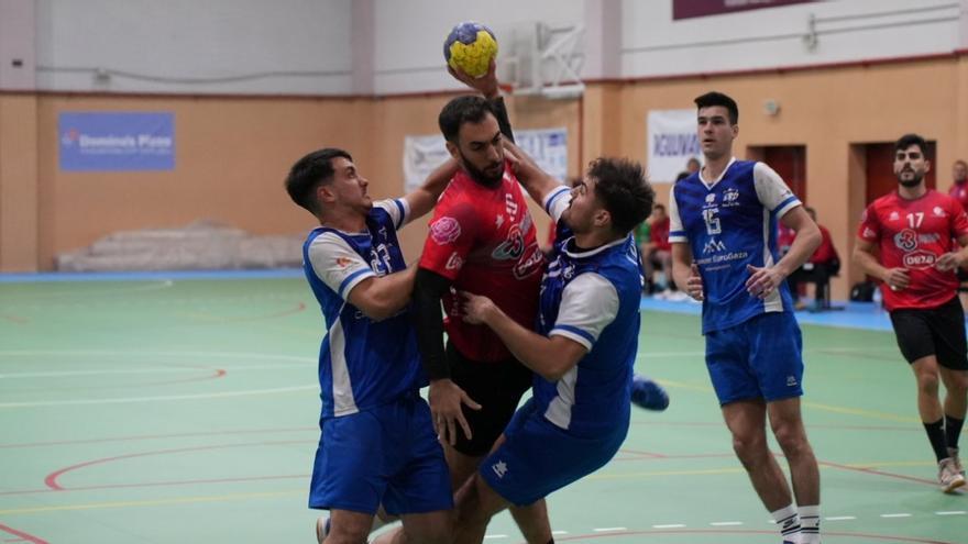 El Cajasur acaba el año al frente de la tabla y el Adesal alarga su racha de victorias