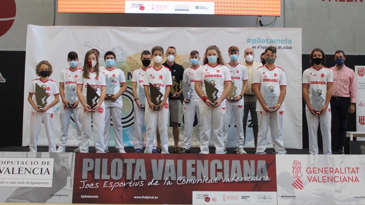La pista central de l'Alqueria del Basket, del Valencia BC, va acollir el reconeixement a escoles, clubs, xiquets i xiquetes pels resultats aconseguits durant la temporada 2020-21 en els campionats Autonòmics dels XXXIX Jocs Esportius de la Comunitat Valenciana