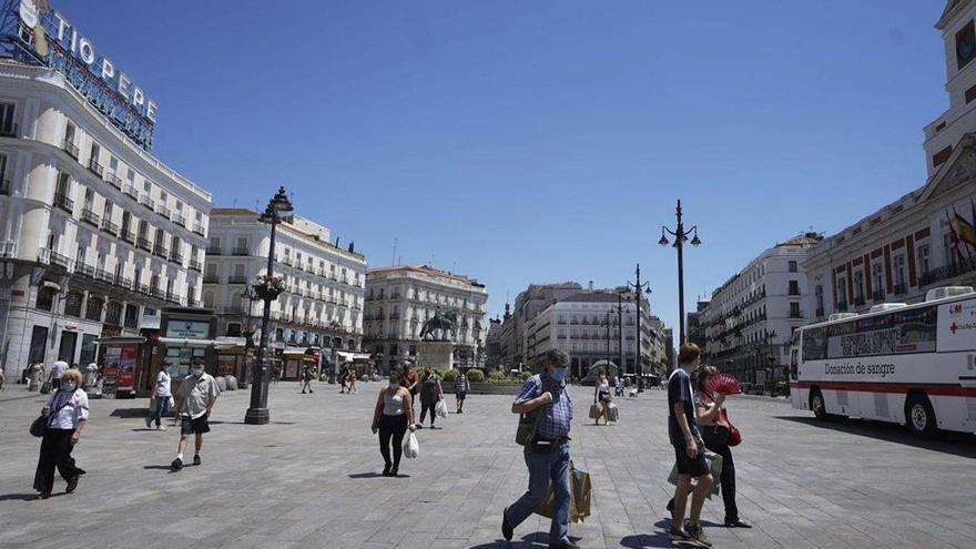 La emblemática Puerta del Sol se cierra al tráfico para iniciar su peatonalización