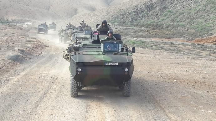 Ejercicios de adiestramiento terrestre en los campos militares de La Isleta y Pájara