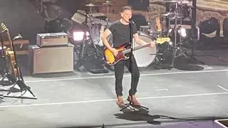 Bryan Adams, obligado a cantar varias canciones a capela por un problema de sonido en el Stone&Music de Mérida