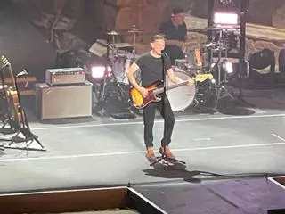 Bryan Adams, anoche sobre las tablas del Teatro Romano de Mérida