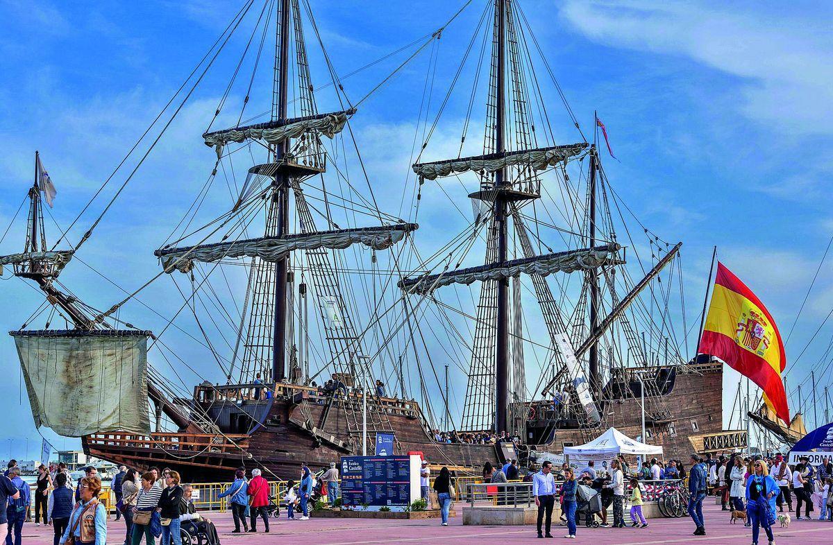 Escala a Castelló acoge buques antiguos y barcos de las fuerzas armadas.