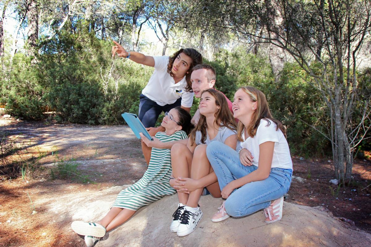 En el campus de verano los niños y niñas asimilan el idioma de forma natural mientras se divierten.