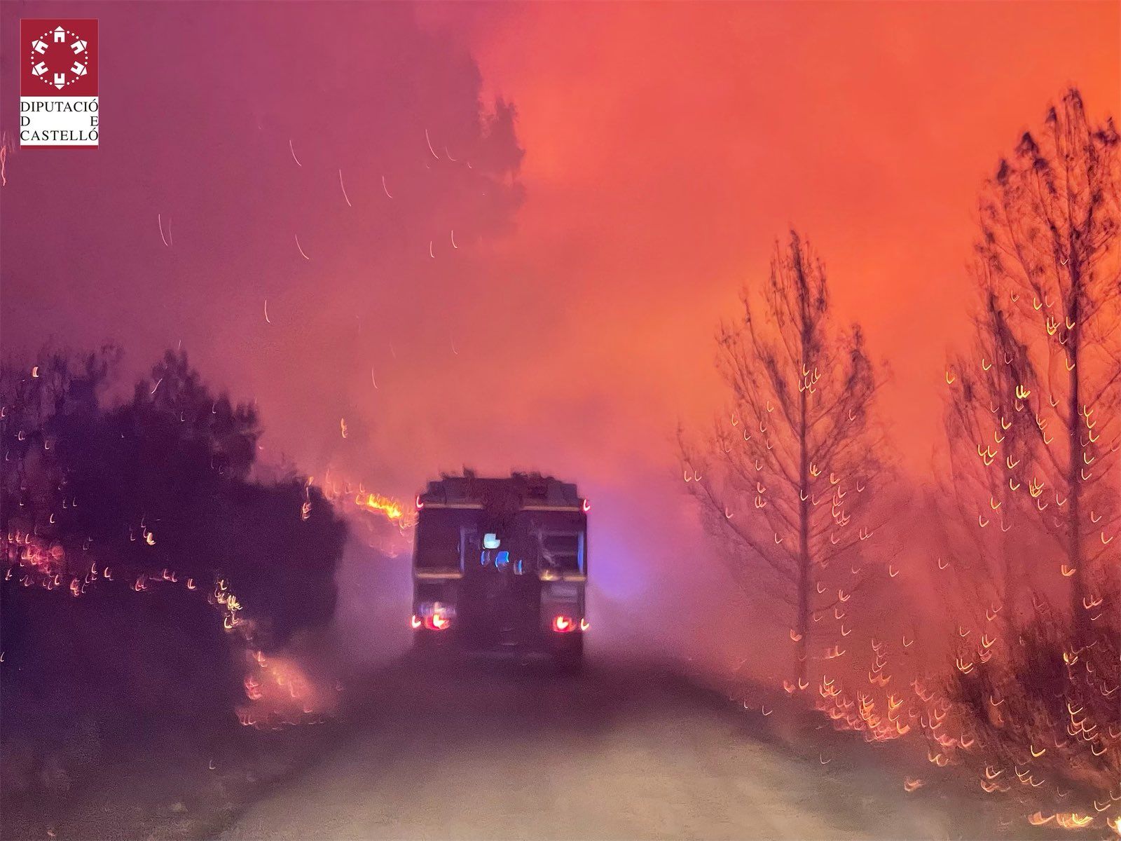 Imágenes del incendio de Azuébar y las labores de extinción