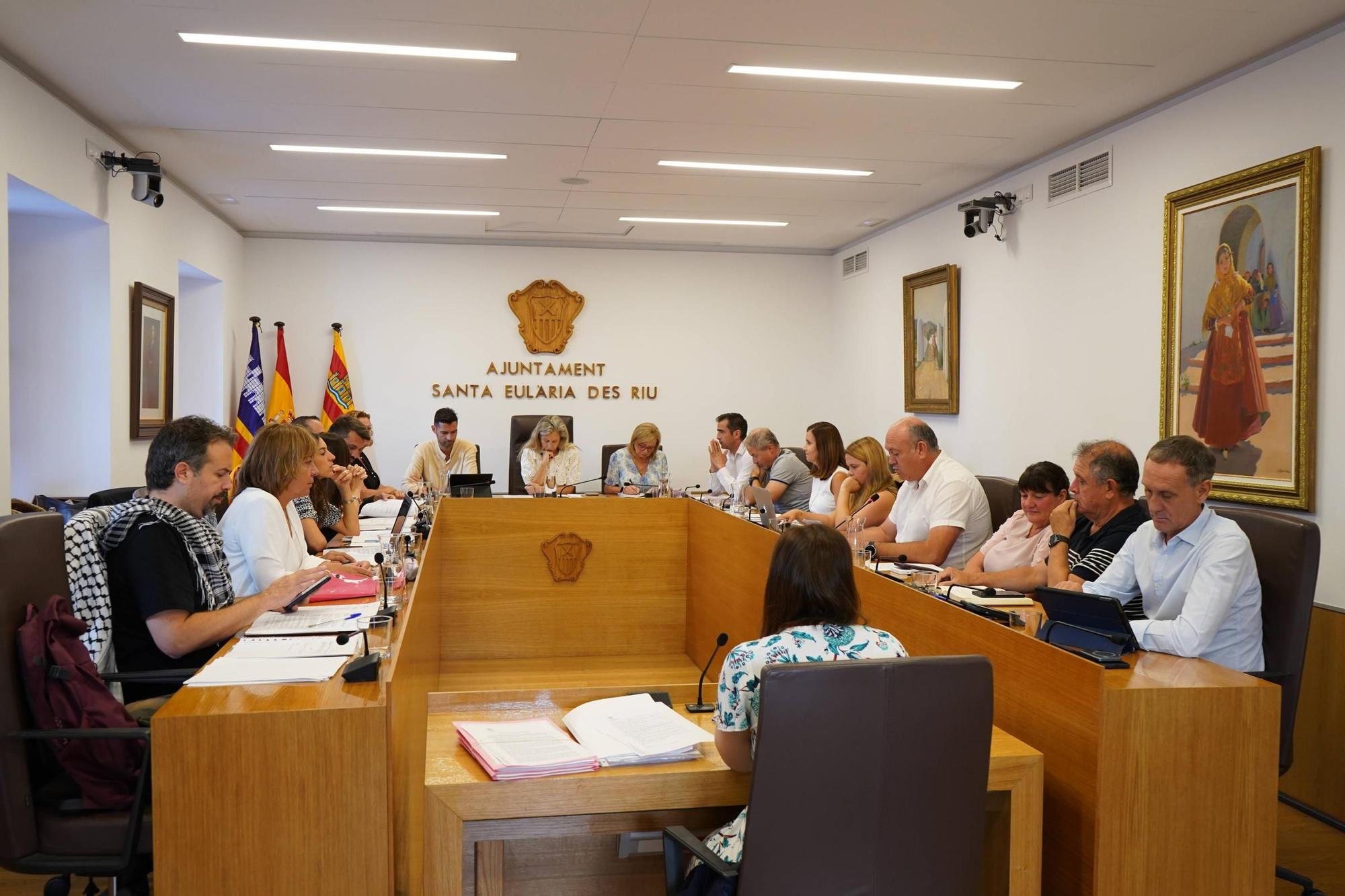 Un pleno del Ayuntamiento de Santa Eulària en una imagen de archivo