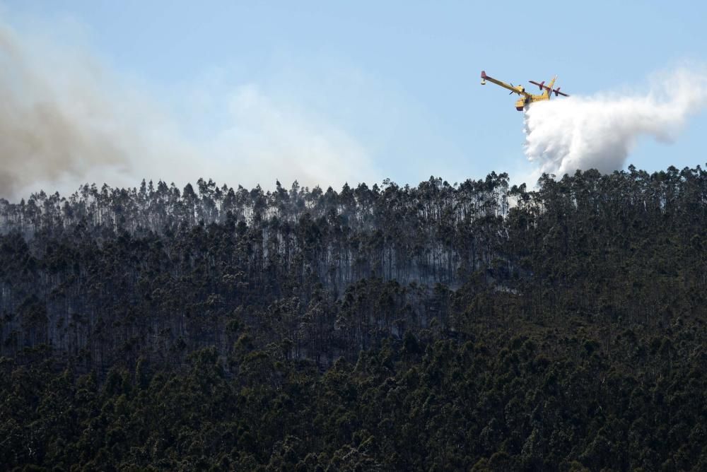 Lucha contra el fuego en Arousa