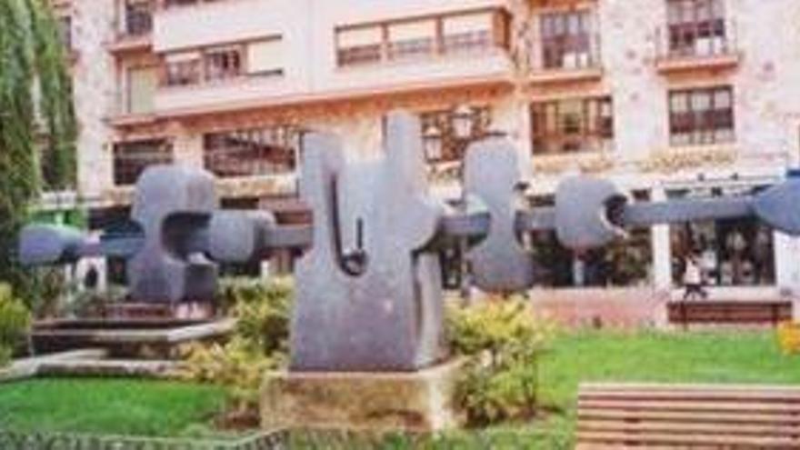 Escultura &quot;Equilibrio Horizontal&quot;, de Coomonte, retirada hace una década de la plaza de Hacienda