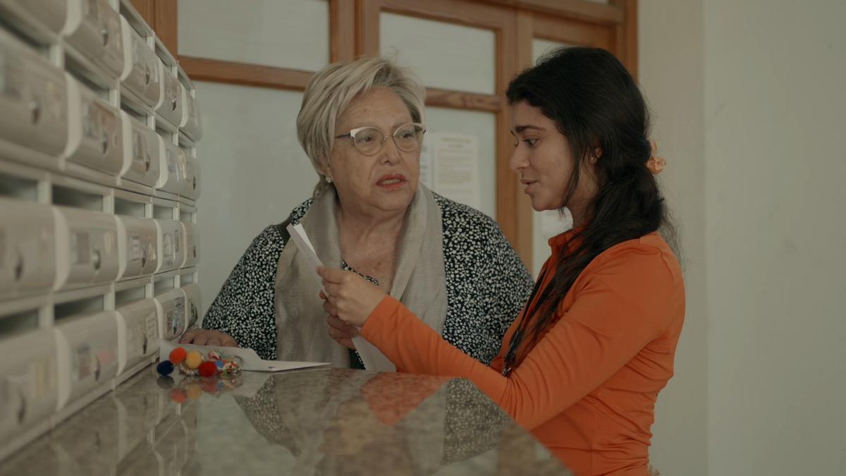 Las actrices Cristina Zaragoza y Marian Mascarella en el corto 'La Llave'.