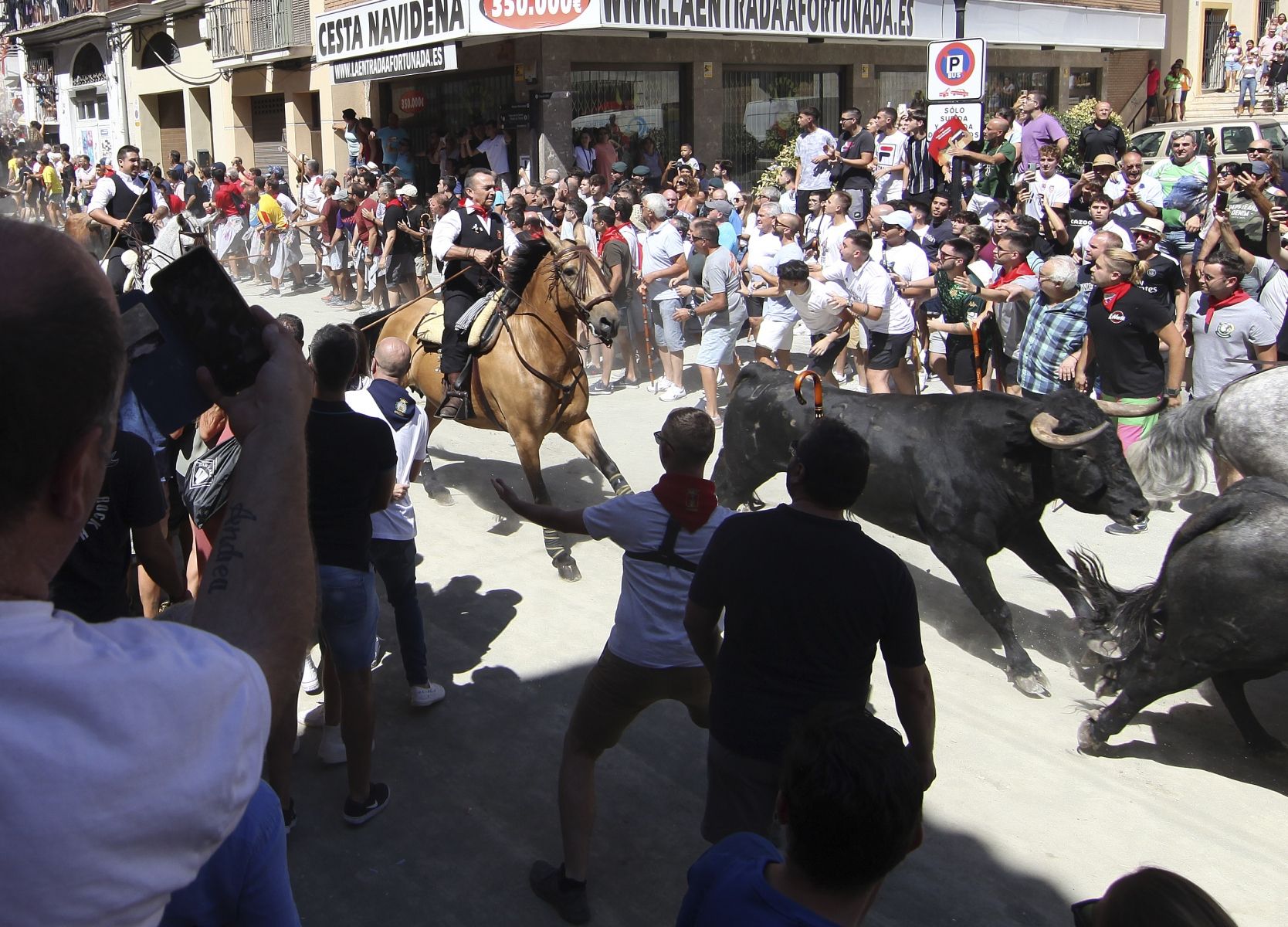 Fotos de ambiente y de la segunda Entrada de Toros y Caballos de Segorbe