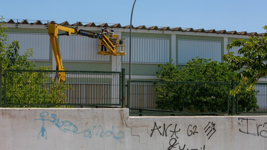 Compromís exige a Barcala que &quot;deje de bloquear&quot; la retirada del fibrocemento de los colegios de Alicante