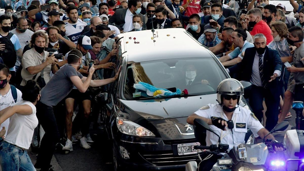 zentauroepp56004023 topshot   photo released by telam showing fans crowding next201127200802