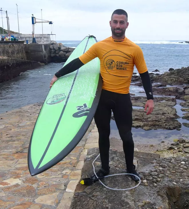 “Cada año A Coruña se va haciendo un poco más surfera”