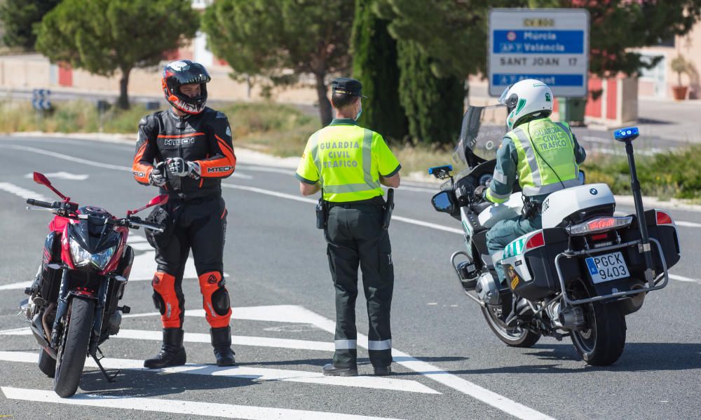 Las aglomeraciones de motoristas en La Carrasqueta obligan a la Guardia Civil a aumentar los controles.