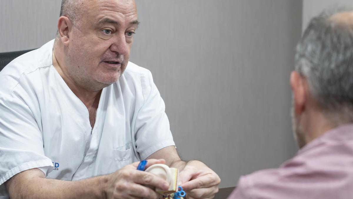 Doctor Rafael Ramírez, jefe de servicio de la Unidad de Otorrinolaringología del hospital IMED Valencia.