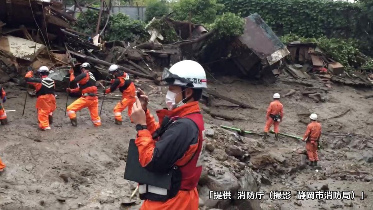Al menos dos fallecidos y una decena de desaparecidos tras un deslizamiento de tierra en Japón