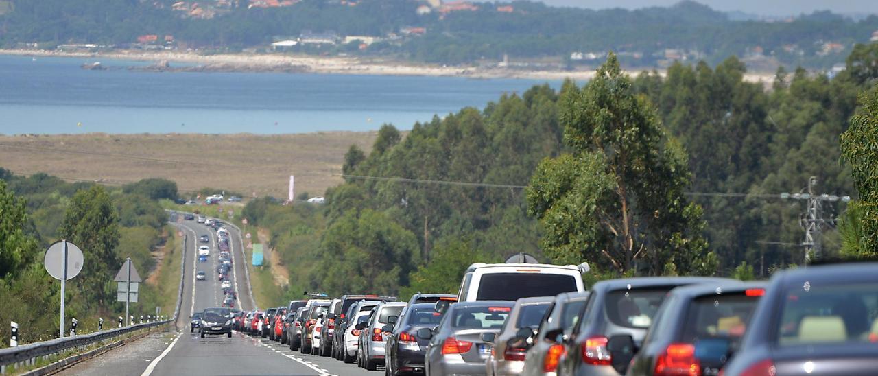 El &quot;paraíso&quot; está al final, después de ocho o diez kilómetros de atascos.