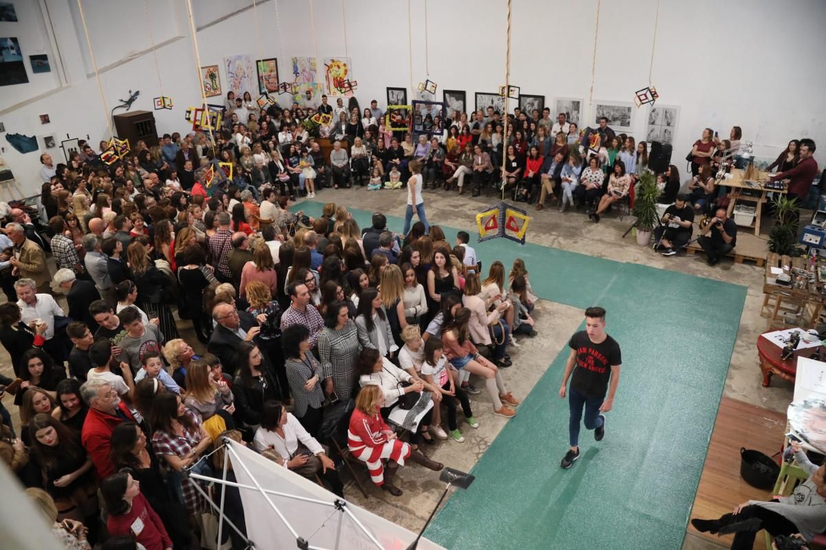 Desfile solidario en La Bohemia