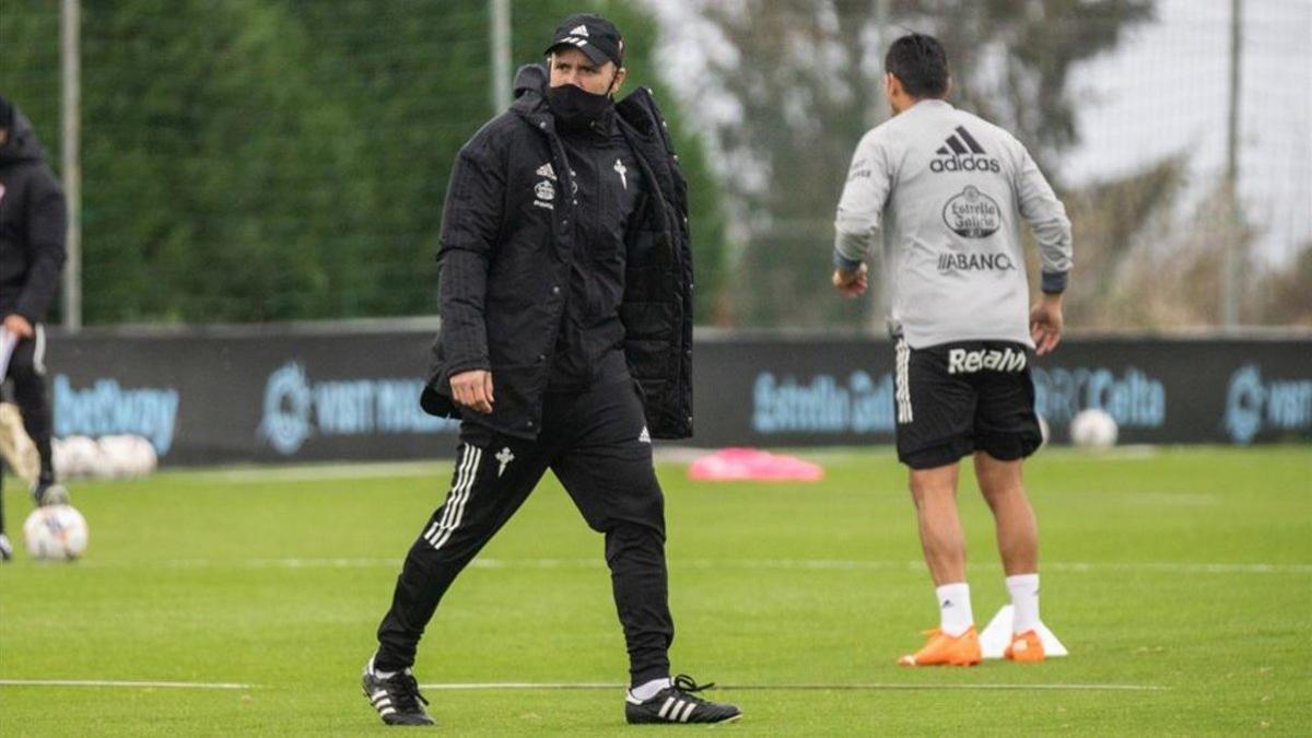 El argentino Eduardo &quot;Chacho&quot; Coudet en un entrenamiento del Celta de Vigo en las instalaciones deportivas de A Madroa