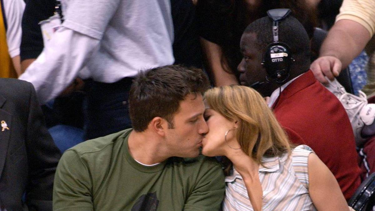 Ben Affleck y Jennifer Lopez en un juego de Los Angeles Lakers en 2003.