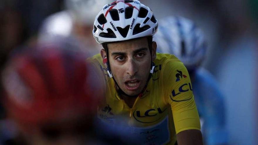 Fabio Aru, descompuesto en su llegada a meta. // Yoan Valat