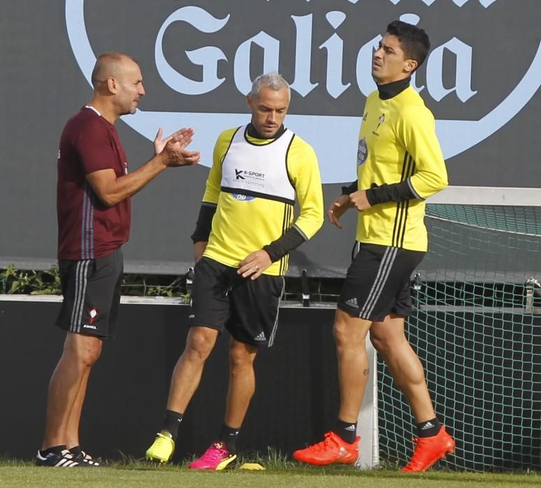 Los jugadores se ponen a las órdenes de Eduardo Berizzo para preparar a puerta cerrada el choque en Cornellá contra el conjunto perico. Orellana trabajó en el campo al margen de sus compañeros.