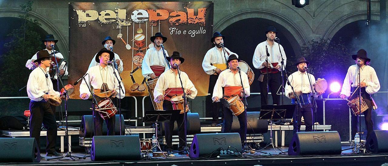 Pelepau durante un concerto nas festas da Peregrina en Pontevedra.   | // RAFA VÁZQUEZ