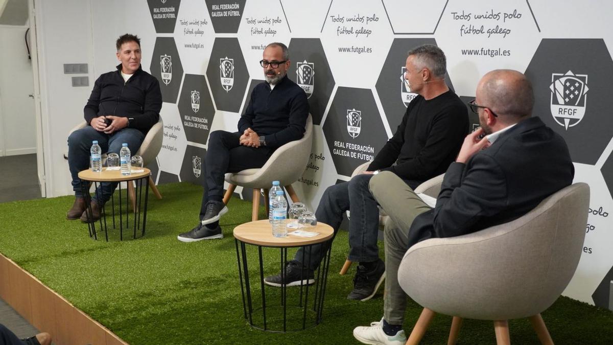 Eduardo Berizzo, Álvaro Cervera y Fran Escribá, durante la charla moderada por César Méndez. |  // FUTGAL