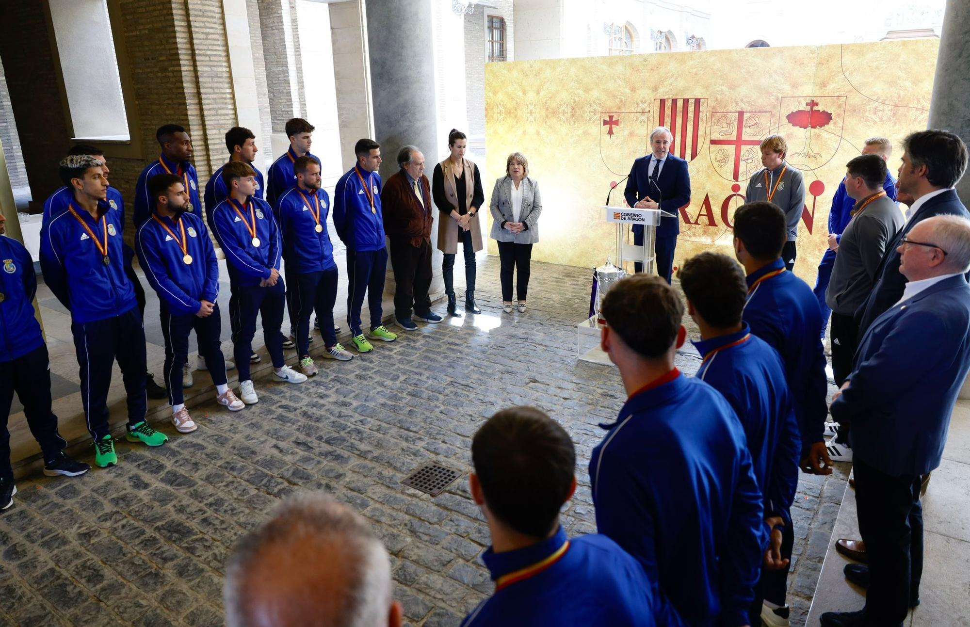 Azcón recibe a la selección aragonesa, flamante campeona de la Copa Regiones de la UEFA