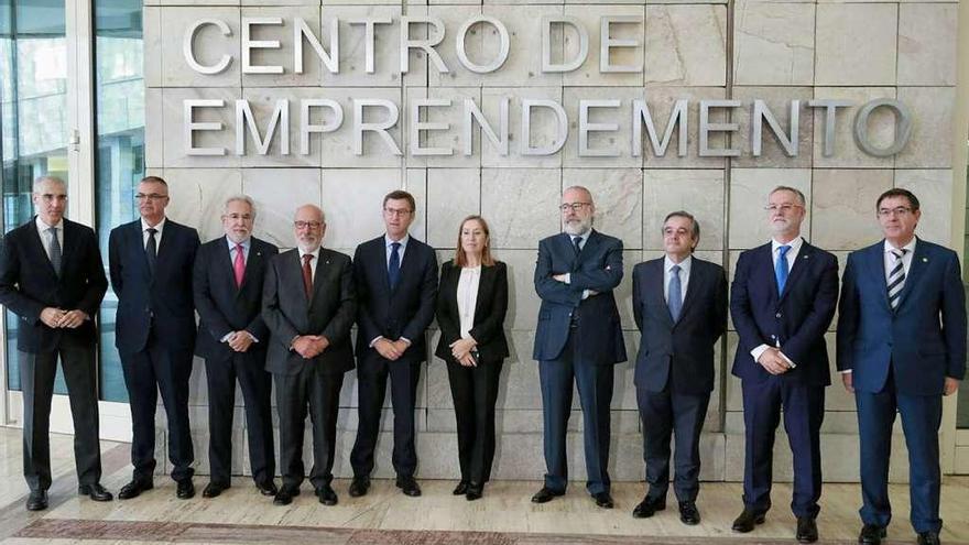 Foto de familia de las autoridades asistentes a la celebración en la Cidade da Cultura.