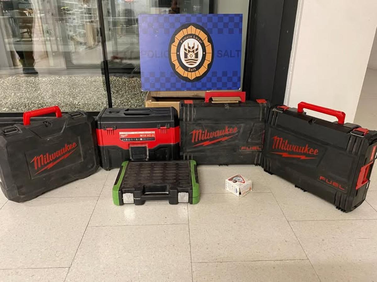Els maletins recuperats per la Policia Local de Salt.