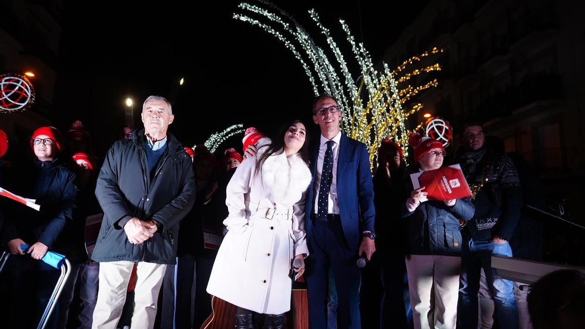 La cantante María José Llergo en el acto de encendido del alumbrado de Pozoblanco