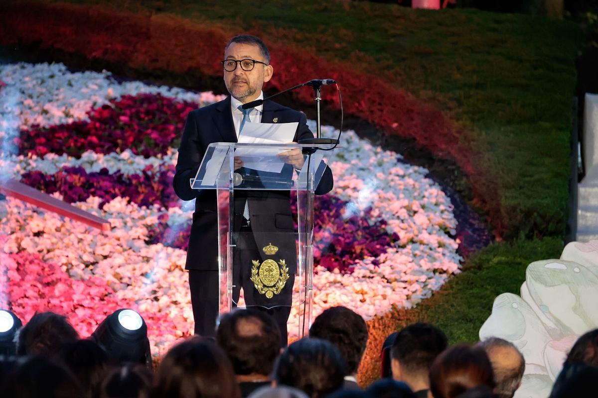 Pregón de las Fiestas de Mayo a cargo de Marta González de Vega, en el reloj de Flores del García Sanabria