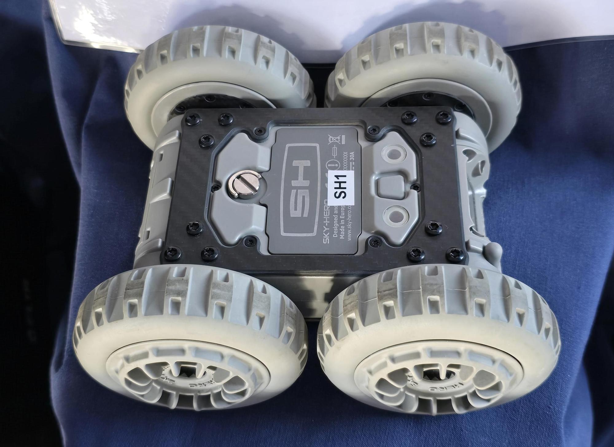 Los perros policía y el robot Sira, protagonistas en la "Exposición de Medios" de la Policía Nacional