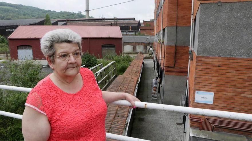 Elena Rubio, vecina que lleva viviendo 28 años en el barrio Urquijo.