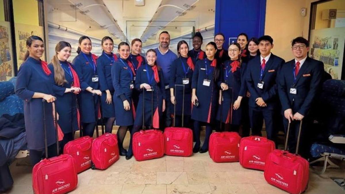 Ser tripulante de cabina, una opción tanto para jóvenes que buscan iniciar su carrera profesional como para quienes quieren cambiar de sector.