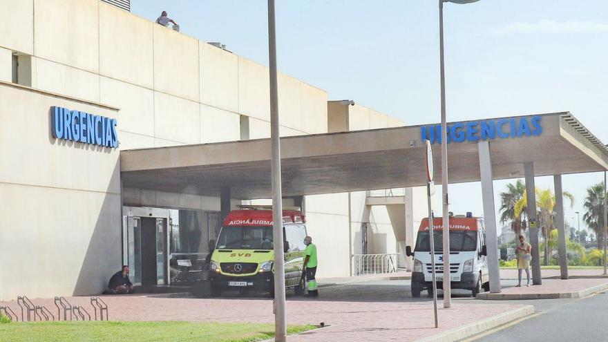 Acceso al servicio de Urgencias del Hospital Universitario de Torrevieja. | TONY SEVILLA