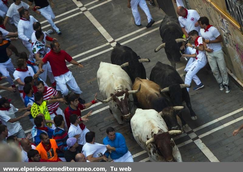 GALERÍA DE FOTOS - Penúltimo encierro de San Fermín