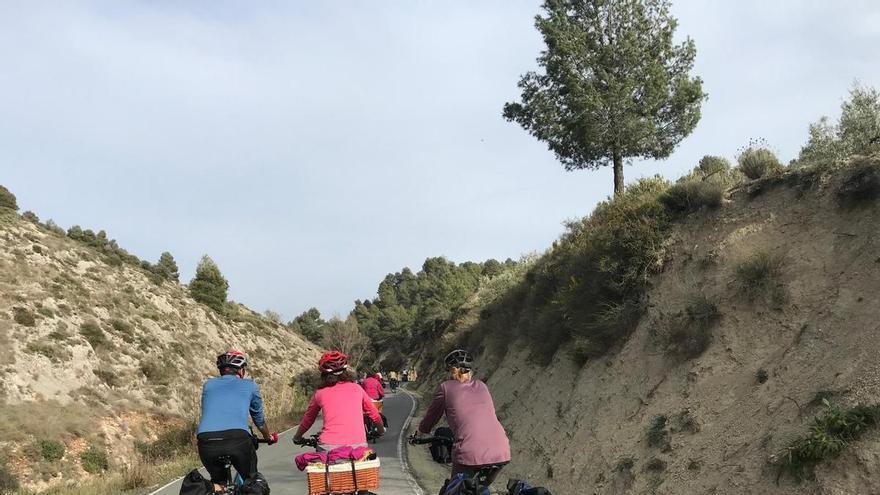 Seis itinerarios impulsan el cicloturismo sosegado en la Ruta 99 en los pueblos valencianos con menos de 100 habitantes