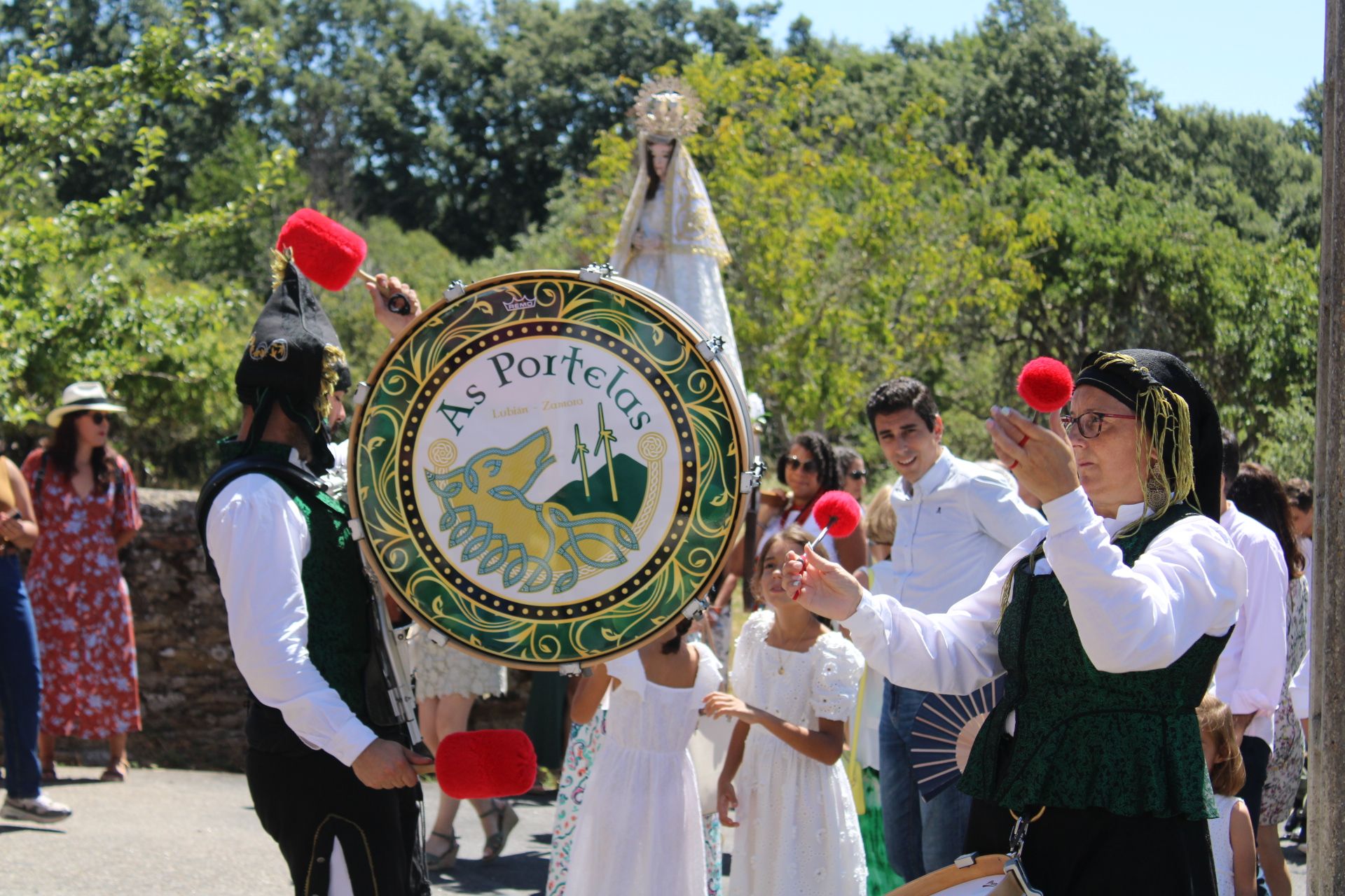 GALERÍA | Robleda procesiona con Santa Ana