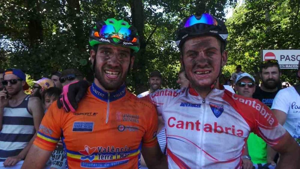 Felipe Orts, a la izquierda, terminó así su carrera de sub'23