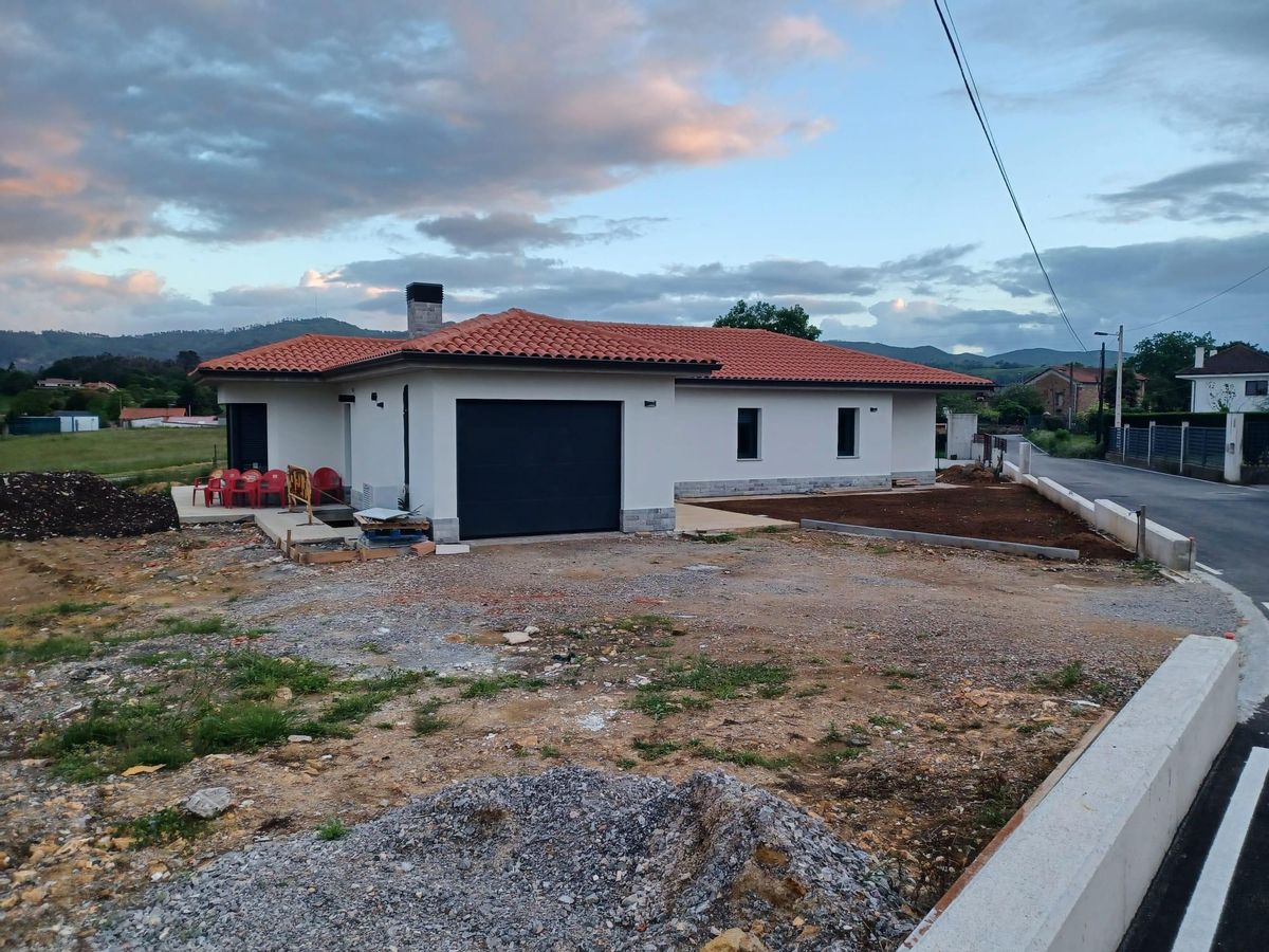 Vivienda a punto de finalizarse en el área de la nueva urbanización de Ables.