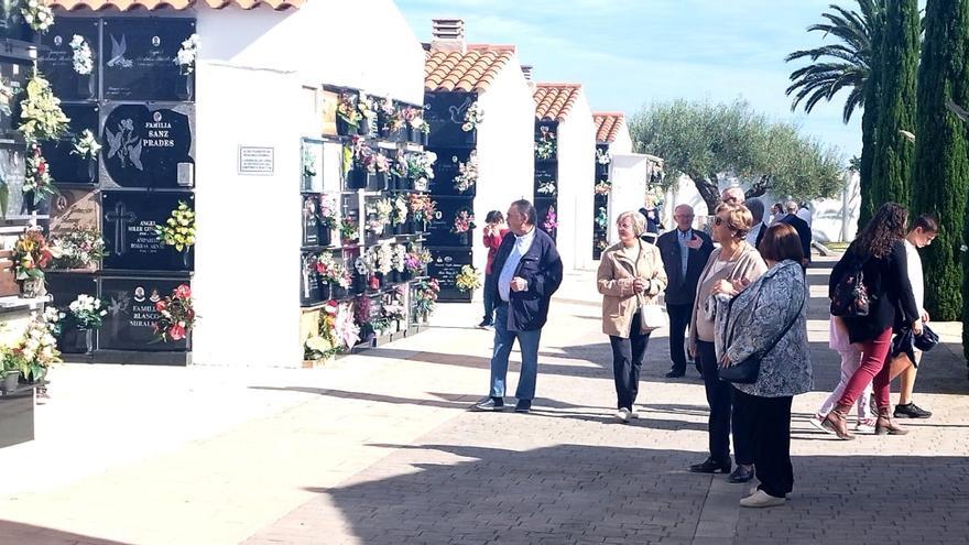 GALERÍA I Los cementerios de la provincia de Castellón se llenan de flores, añoranza y lágrimas